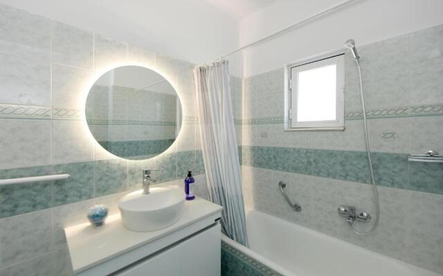 Villa Irilena - 4Bdr Beach House