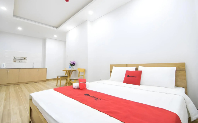 RedDoorz Plus near E-Town 2