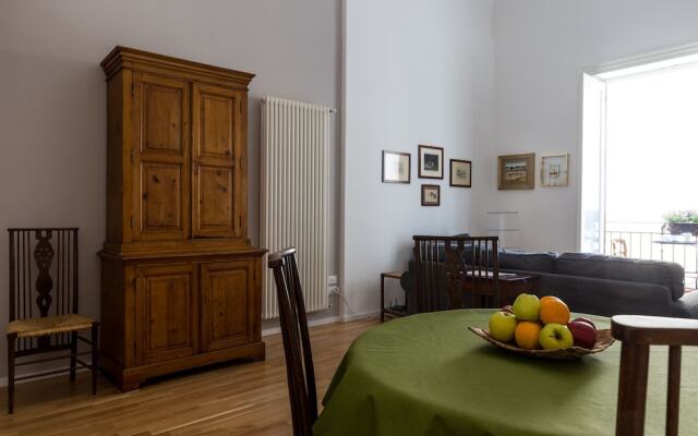 Elegante e Moderno Appartamento al Politeama