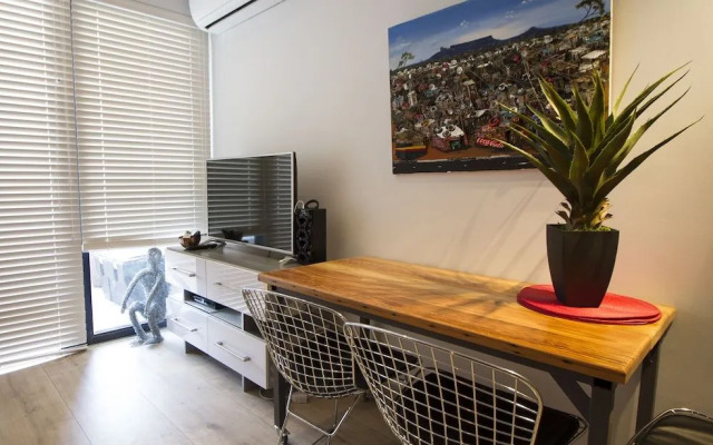 Trendy 1-BR City Center Apt