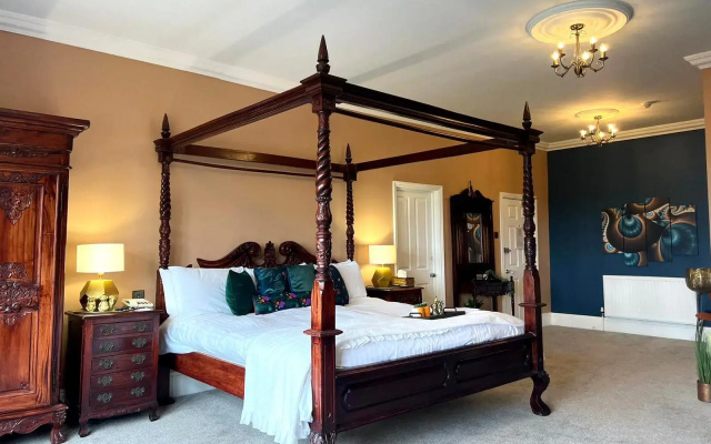 De Rougemont Manor Hotel & Suites