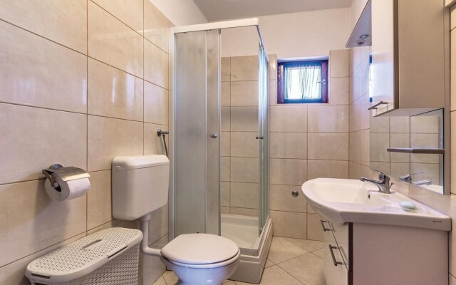 Nice Home in Bratulici With Wifi and 6 Bedrooms