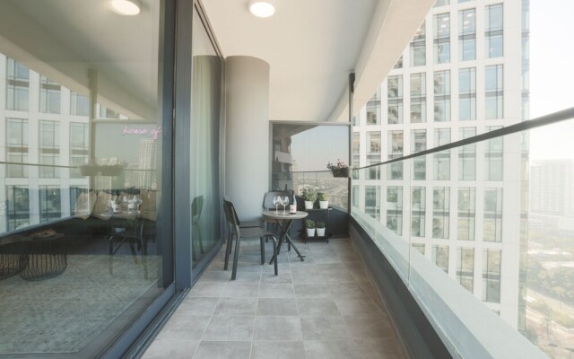 AirTLV - Menachem Begin Apartment