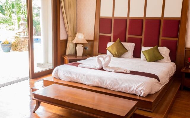 Sirinthara Villa 4 bed pool Nai Harn
