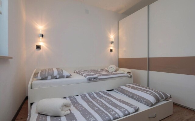 Nice Home in Pag with Hot Tub, WiFi & Sauna