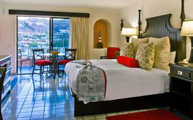 Astounding Studio Sleeps 4 With Unique Pool in Cabo