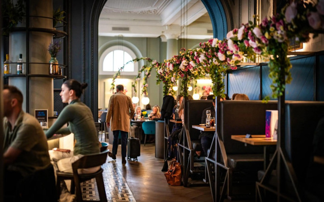 The Clermont London, Victoria