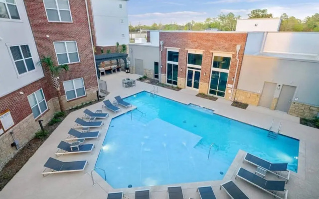 River House Apartments