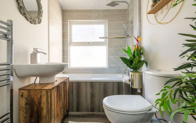 Immaculate 2-bed House in London