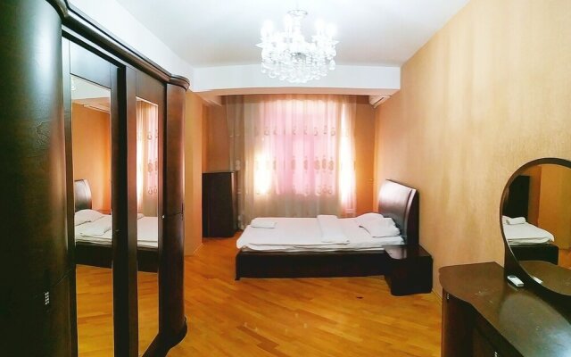 Туристические апартаменты в Баку, B085