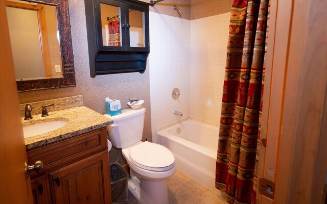 3br Ski-in, Ski-out & Private Sauna 3 Bedroom Condo by RedAwning