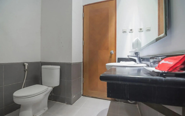 RedDoorz Premium near Paris Van Java Mall