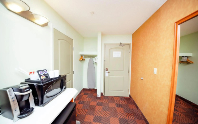 Service Plus Inns and Suites Calgary