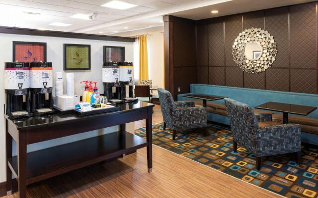 Hampton Inn & Suites Cleveland-Airport/Middleburg Heights