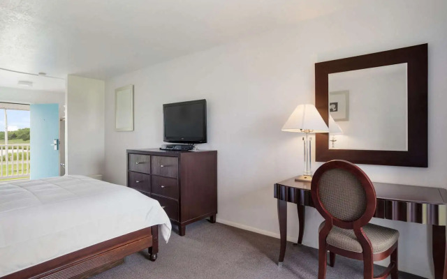 Rodeway Inn at Somers Cove Marina