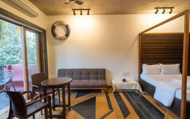 Walk to Calangute beach from this beautiful studio