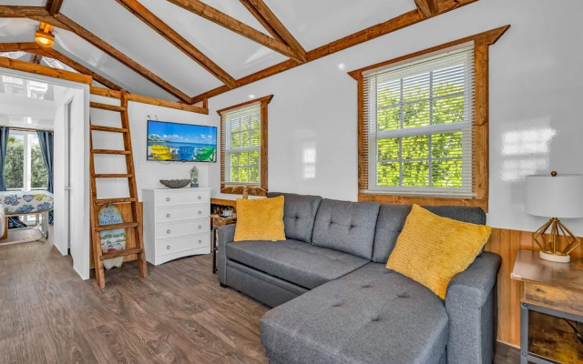 Aqua Lodge Rentals At Coconut Cay