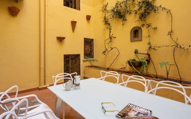 Palazzo Pitti Apartment with Terrace