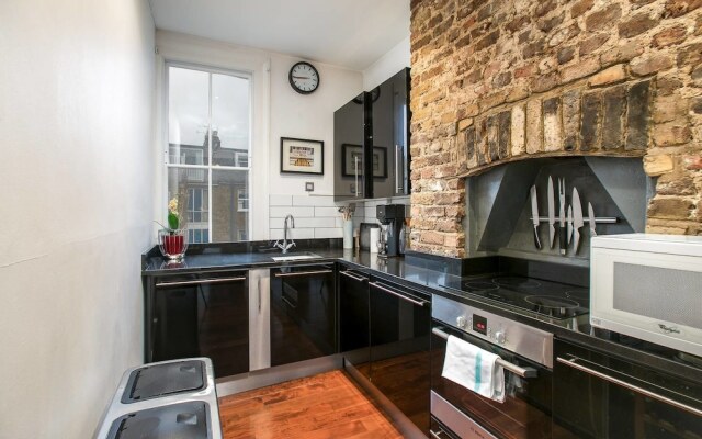 Designer 1 bed in Heart of West Kensington