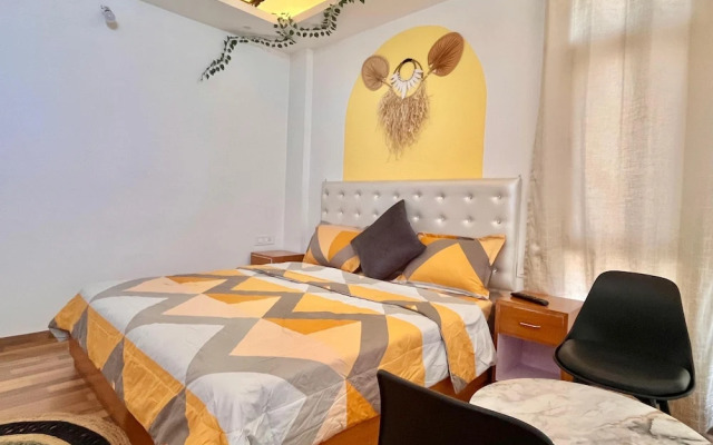 Siesta Homestay 1BR - balcony in shimla