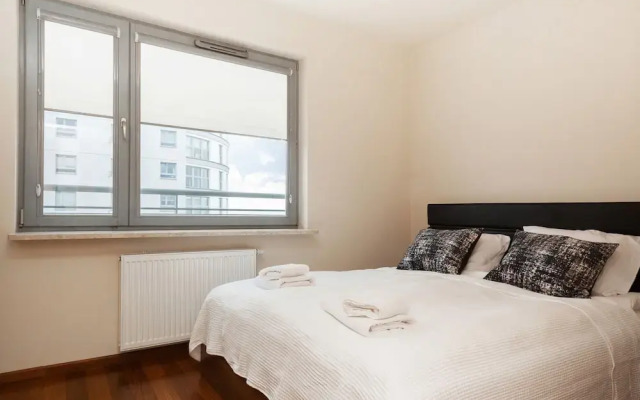 Apartment Jeziorańskiego by Renters