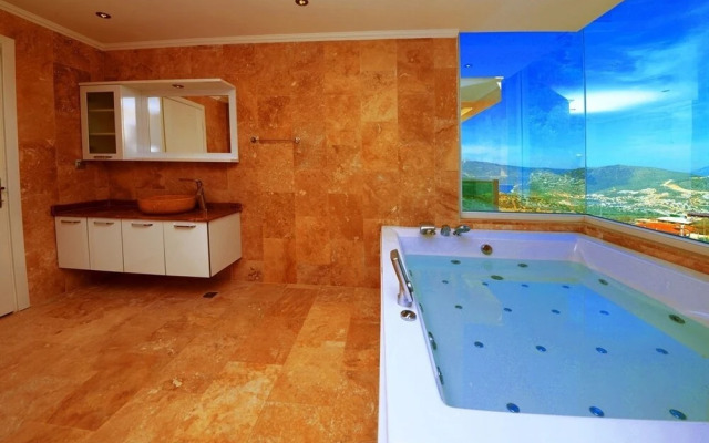 Villa Montana by Akdenizvillam