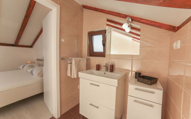 Holiday house Mario - with pool: Supetar, Island Brac