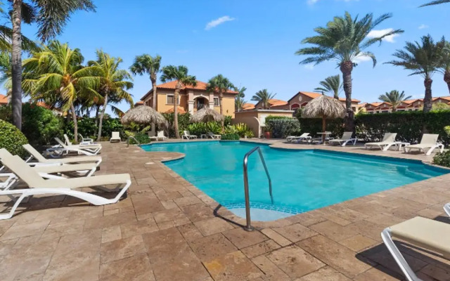 NEW Modern 1BR 1BA Gold Coast Pool GYM Tennis