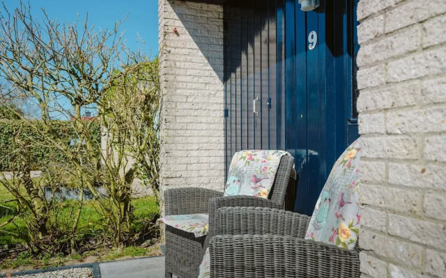 Bungalow on Holiday Park De Klepperstee Ouddorp