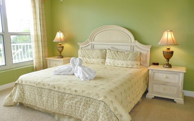 Spacious Condo With sky Views and Steps to South Beach