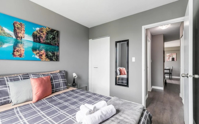 2BR Apartment w Netflix Near DT Hamilton