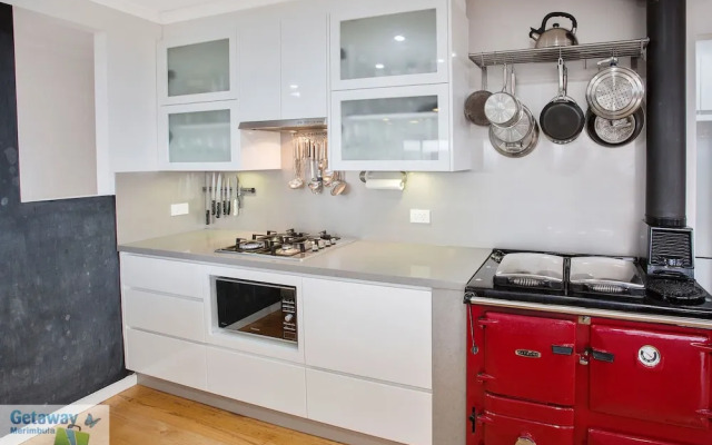 Ooranya - on Top Lake