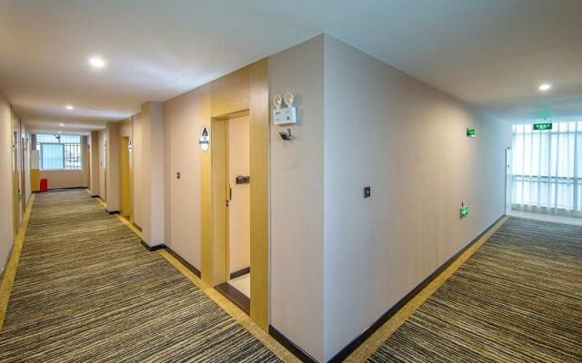 Green Tree Inn Tengchong Rehai Hot Spring Airport