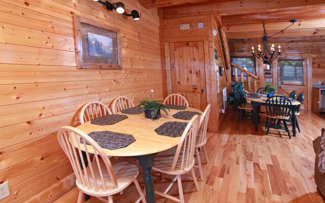 Hullabaloo - Four Bedroom Cabin