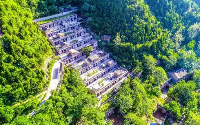 Mount Yunqiu Yaodong Courtyard