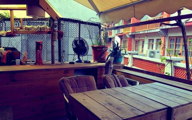 Peter's Cafe & Hostel