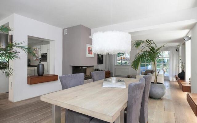 Exclusive villa AMS area