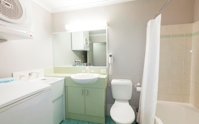 Horizons 414 - Lake Jindabyne Waterfront