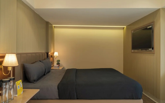 The Hosteller Mumbai, International Airport