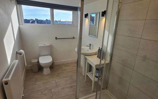 Apartmentsleeps4-marketquarter-wifi-parking