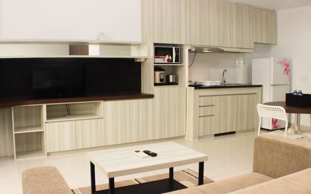 Cozy Studio At Azalea Suites Apartment