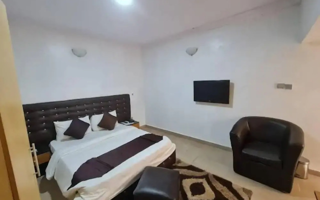 Rolak Hotel and Suites