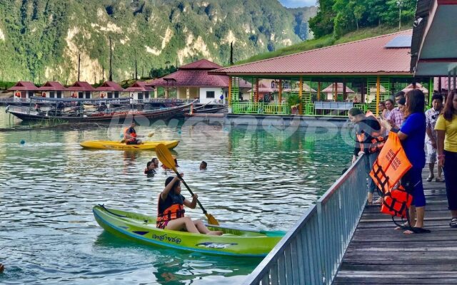 Saichol Floating Resort