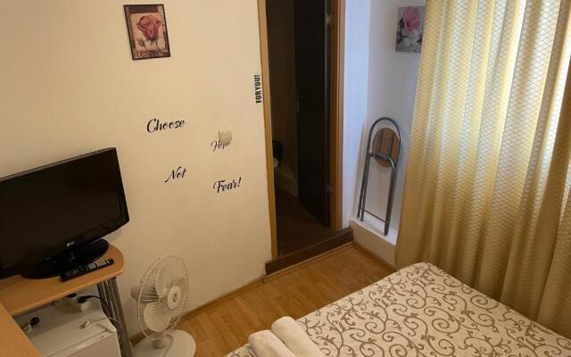 Studio Piata Amzei NR.1 (8 A)