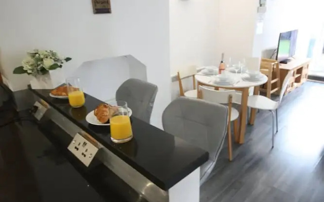 Bournemouth Holiday Let With Hot Tub & Sauna