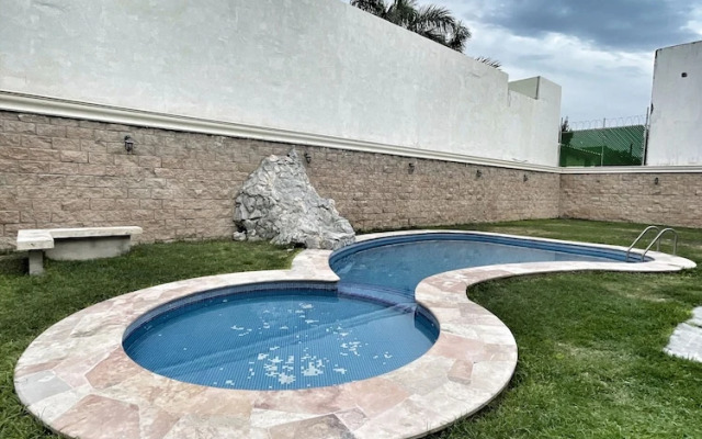 17 Residence For 15 People With Pool