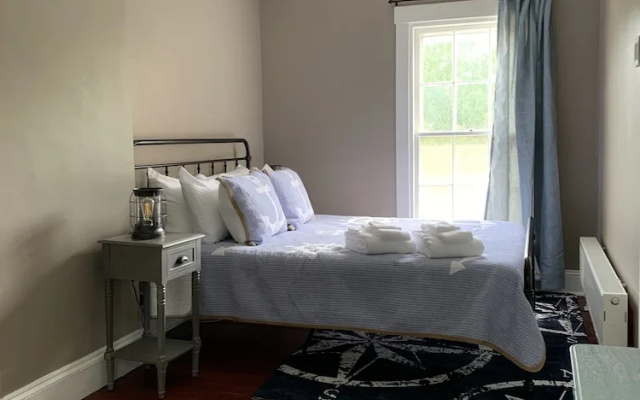 Captain Sweetser's Inn