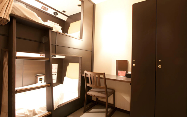 HEARTS Capsule Hotel & Spa Nakasu (Male Only) – Guest Rooms – Fukuoka
