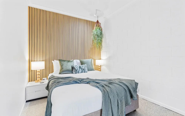 Rainforest Reef Retreat - Esplanade Ground-floor Apartment