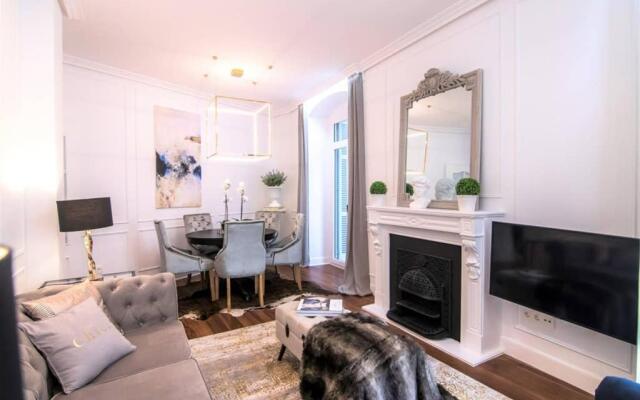 LA PLAZA Luxury Apartment (City Center)